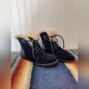 Emu Shearling cuffed booties